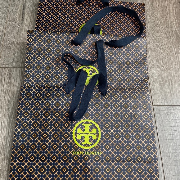 3 medium boxes - Picture 1 of 2